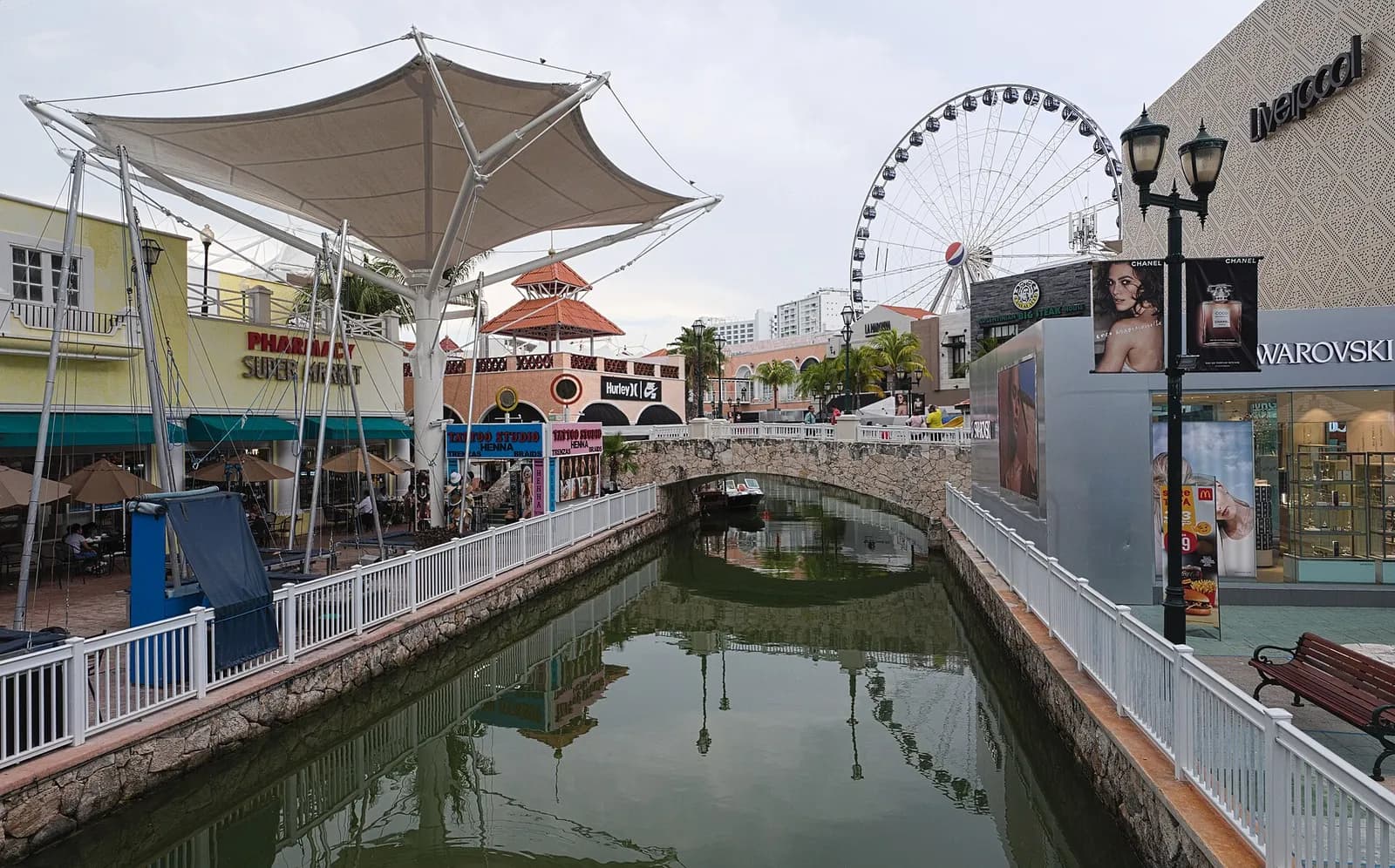 La Isla Shopping Village
